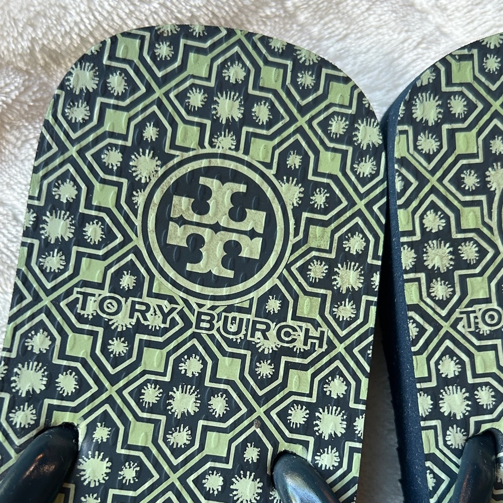 Tory Burch Navy and Sage Geometric Flip Flops Sz 7.5 - Picture 8 of 11